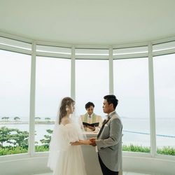 白の教会で挙げたsa.ki__wdさんの結婚披露宴・挙式カバー写真1枚目