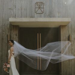 美らの教会（ザ・ギノザリゾート）で挙げた__r_wd.__さんの結婚披露宴・挙式カバー写真2枚目