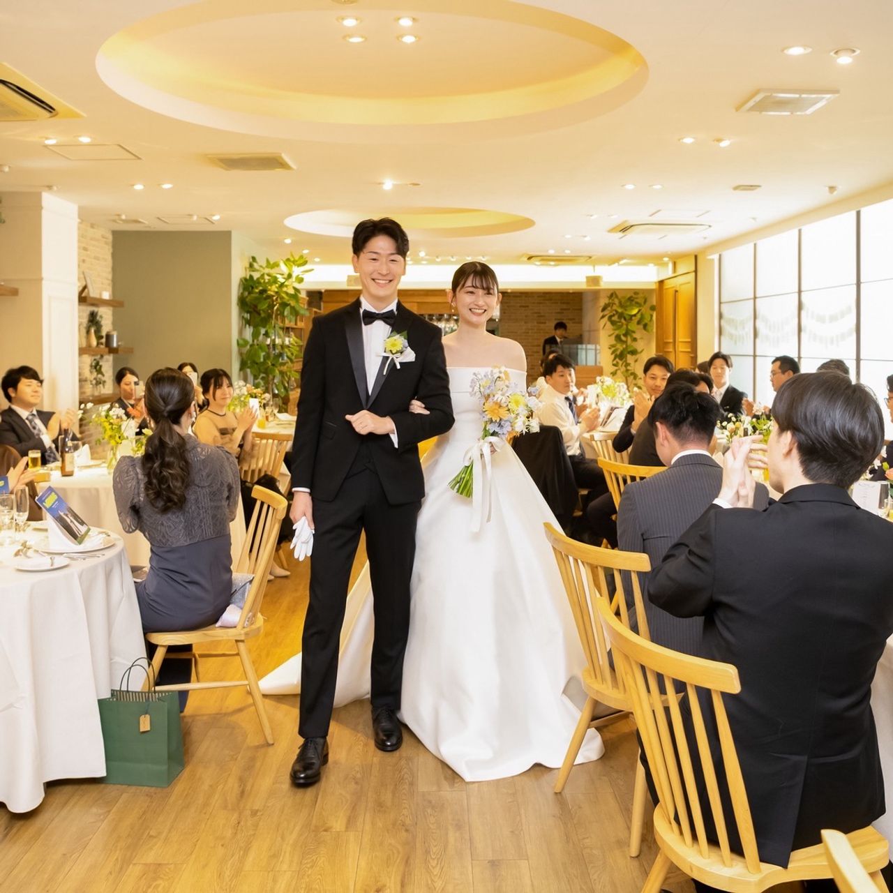 披露宴パーティのカバー写真