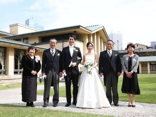 自由学園明日館での結婚式―家族写真