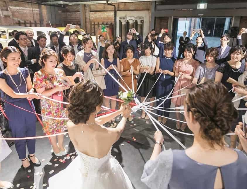 《結婚式演出》シングルハラスメントせずにゲストと盛り上がれるブーケトスのアイディア10選♡のカバー写真 0.7677725118483413