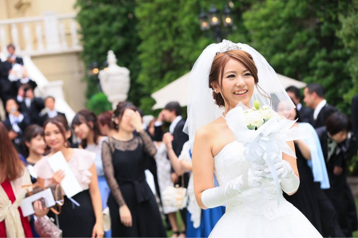 ブーケトスって絶対必要 成功のコツと代わりのアイデアまとめ 結婚式準備はウェディングニュース