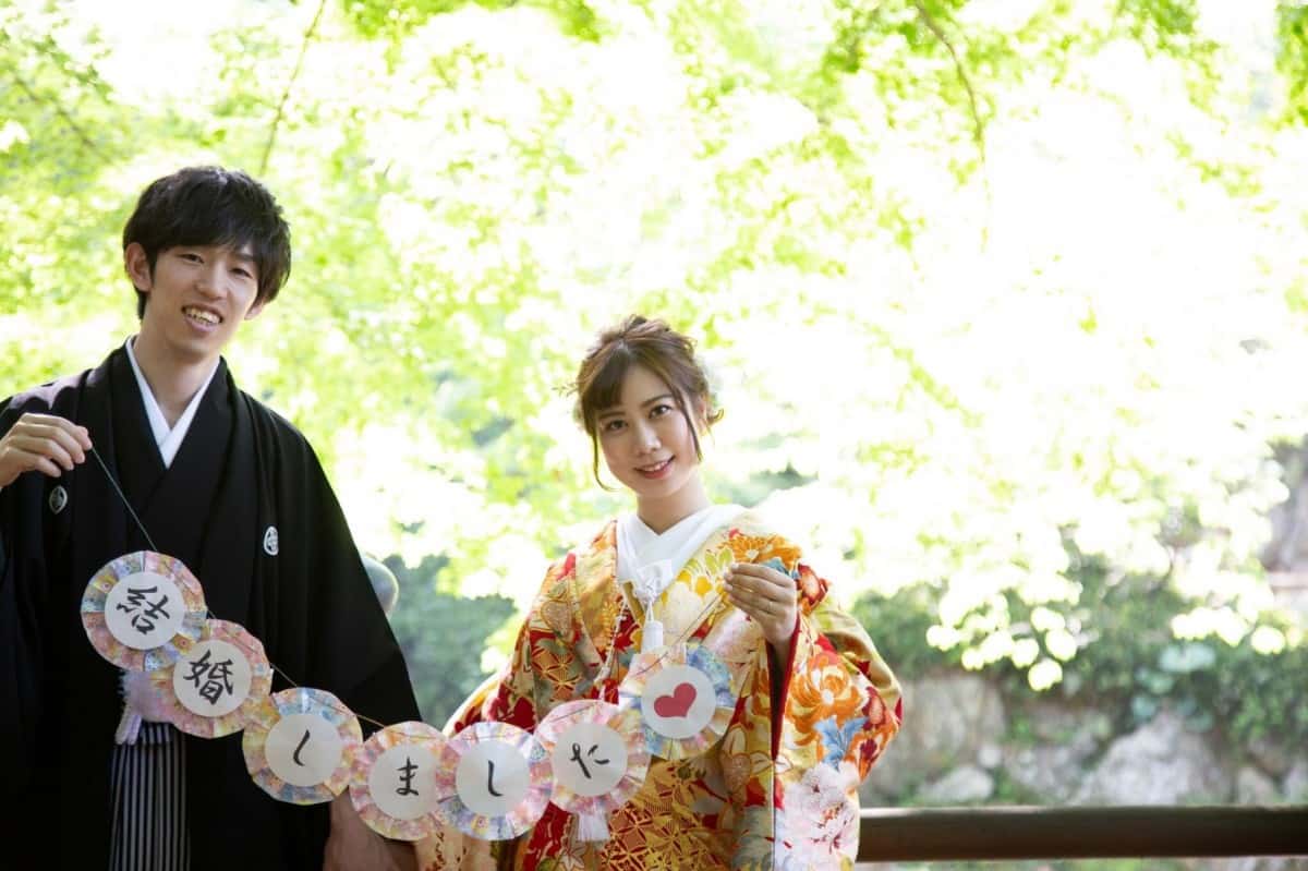 《英語例文つき》メール/ハガキでの結婚報告例文完全マニュアル＊のカバー写真 0.6658333333333334