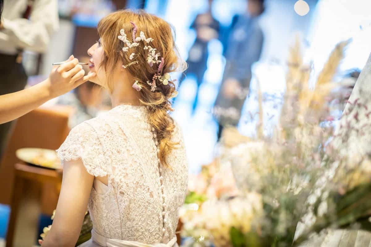 【動画付き】これでばっちり！！簡単「編み込み」ヘアアレンジ22選のカバー写真 0.6658333333333334