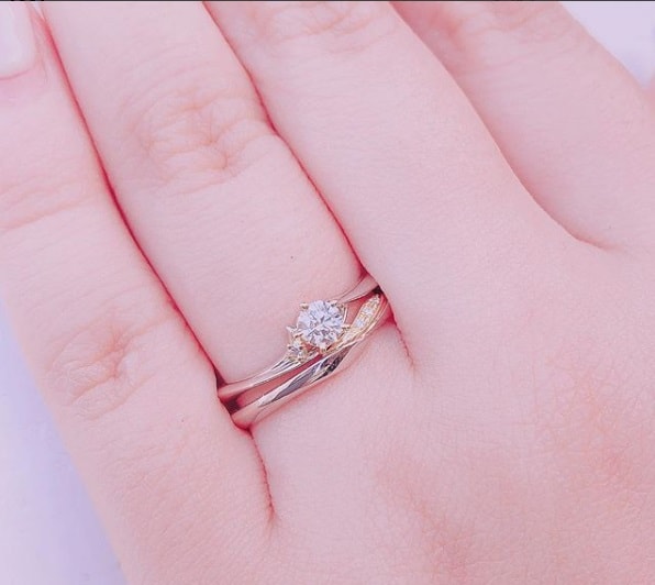 婚約 結婚指輪も 重ね付け がおしゃれ 選び方とデザインまとめ 結婚式準備はウェディングニュース