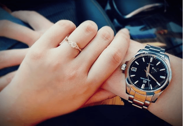 婚約記念品ってなに？絶対必要なの？おすすめの記念品も紹介♡のカバー写真 0.688663282571912