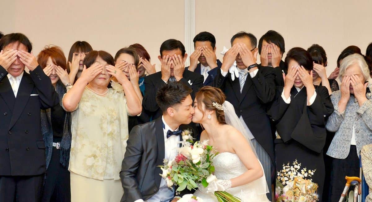 結婚式の親族紹介の仕方・順番・基礎知識【そのまま使える例文集】のカバー写真 0.5433333333333333