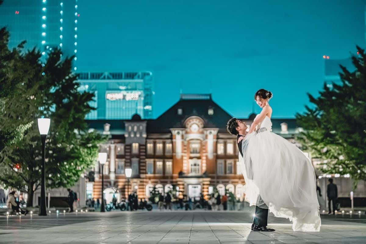 東京駅・丸の内周辺のおすすめ前撮りスポット11選♡定番から穴場のスポットまで紹介のカバー写真 0.6666666666666666