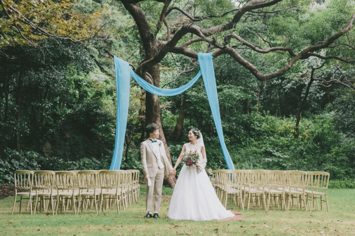 レストランウェディングで着たい♡ドレスの選び方・花嫁コーデ紹介のカバー写真 0.6657142857142857