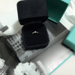 婚約指輪の選び方は先輩夫婦に学べ！おすすめのブランドから人気のデザインまで一挙紹介♡のアイキャッチ画像