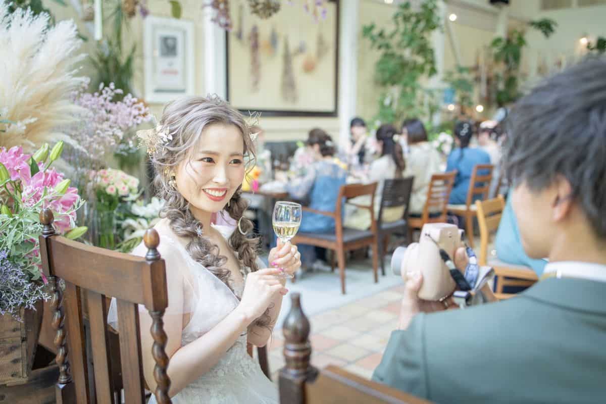 写真にもこだわりを！結婚式に【持ち込みカメラマン】する際の注意点のカバー写真 0.6666666666666666