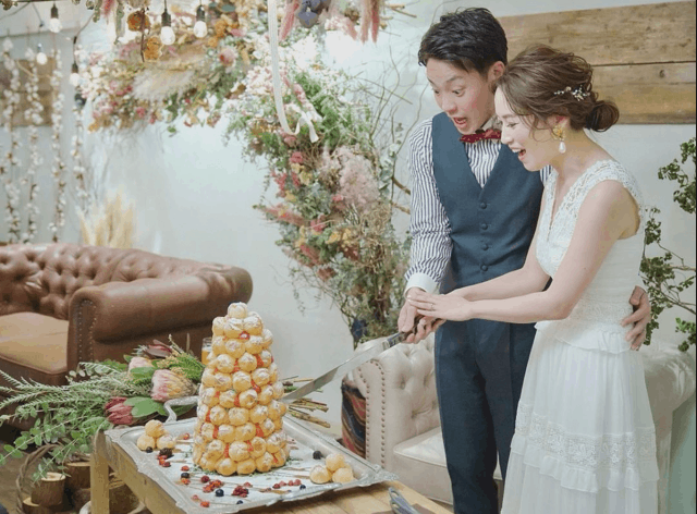 ウェディングケーキにクロカンブッシュを！意味や魅力、結婚式で盛り上がるアイデアも特集のカバー写真 0.7375