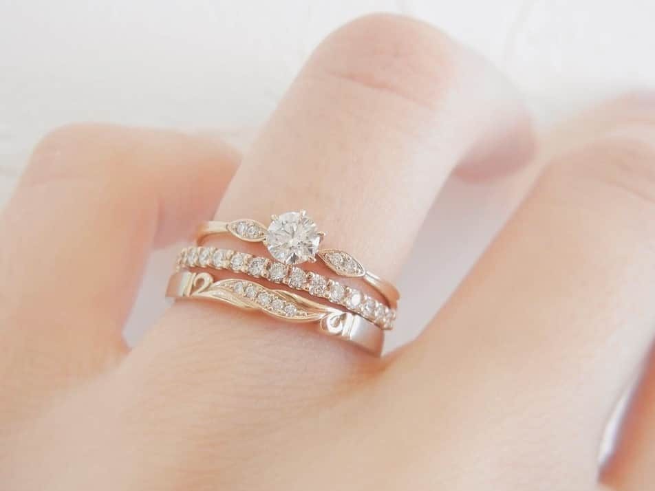 婚約指輪と結婚指輪の重ねづけが可愛すぎる Lapage で見つける理想の指輪 結婚式準備はウェディングニュース