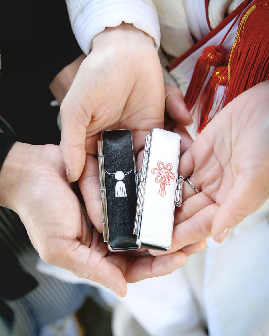 婚姻届を出したら買い揃えたい♡「おそろいんかん」14選のカバー写真 1.246284501061571