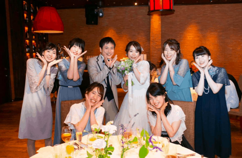 結婚式でのストール＆ショールのマナーやテイスト別コーデも紹介＊のカバー写真 0.6537678207739308