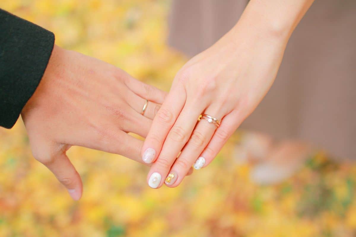 結婚指輪はお風呂では外すべき？指輪の素材・タイプごとに徹底解説♡のカバー写真 0.6666666666666666