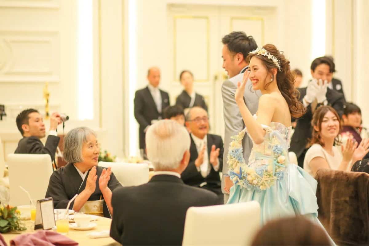 結婚式の席順はどう決めるの？基本のマナーと気配りのポイントをチェックしよう♪のカバー写真 0.6666666666666666