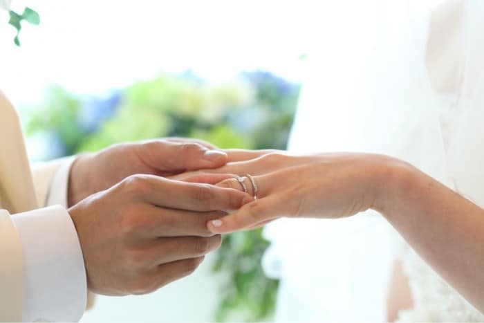 結婚指輪・婚約指輪探しのお役立ちブログ7選♡【先輩花嫁はこう選んだ！】のカバー写真 0.6671428571428571