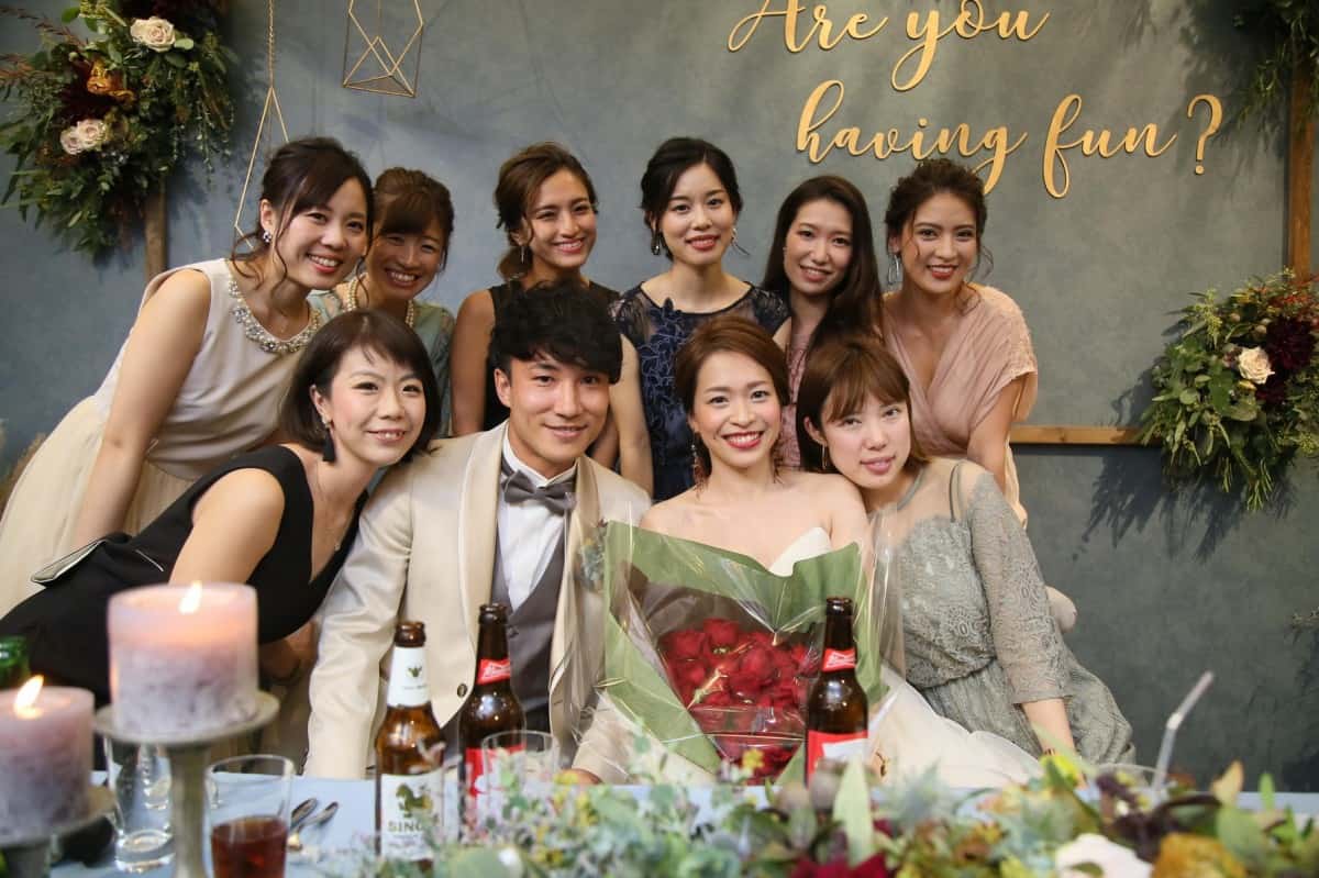 結婚式のお呼ばれ♡ノースリーブドレスはNG！？おすすめコーデとドレスマナーのカバー写真 0.6658333333333334