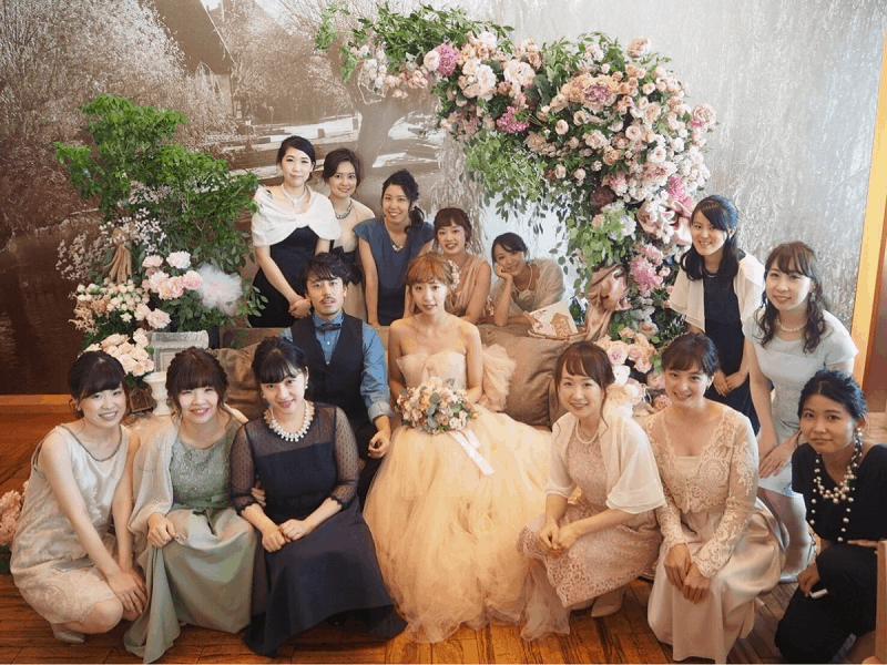 最新版＊結婚式の髪型はこれで決まり！簡単にできるお呼ばれヘアアレンジを紹介♡のカバー写真 0.75