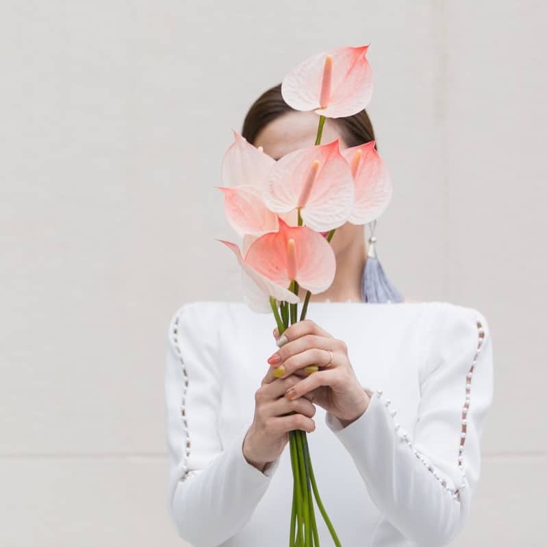 大人花嫁に使ってほしいお花はコレ♡デザイン性の高いおしゃれな装花6選♡のカバー写真 0.9987484355444305