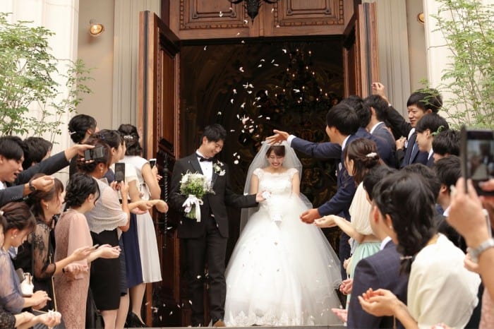 結婚式に上司を招待する？しない？マナーやスピーチを依頼する場合の注意点のカバー写真 0.6657142857142857