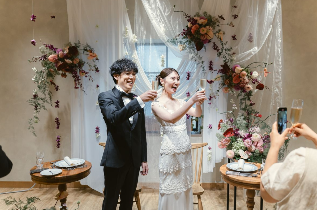 結婚式の乾杯挨拶!成功させるための基本スピーチマナー&文例リストのカバー写真 0.663963963963964