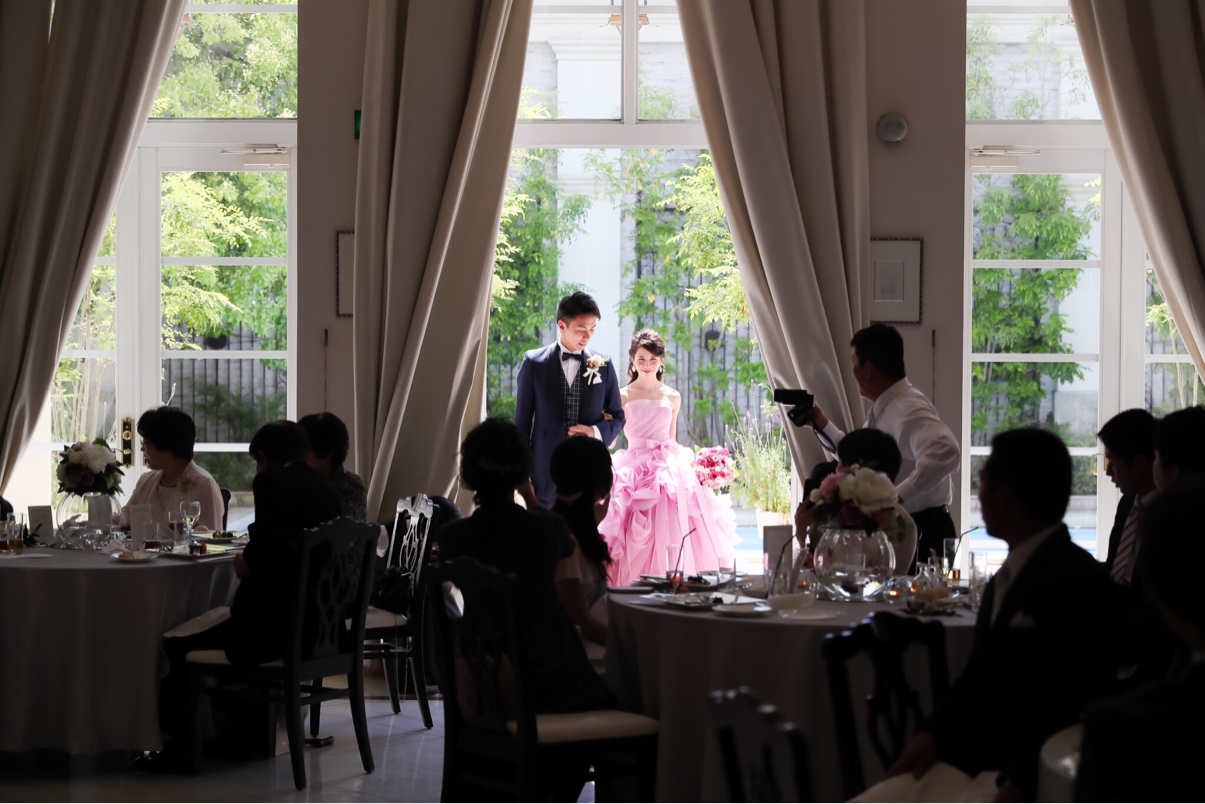 披露宴会場 演出の実例写真 枚 アーフェリーク迎賓館 博多 結婚式場探しはウェディングニュース